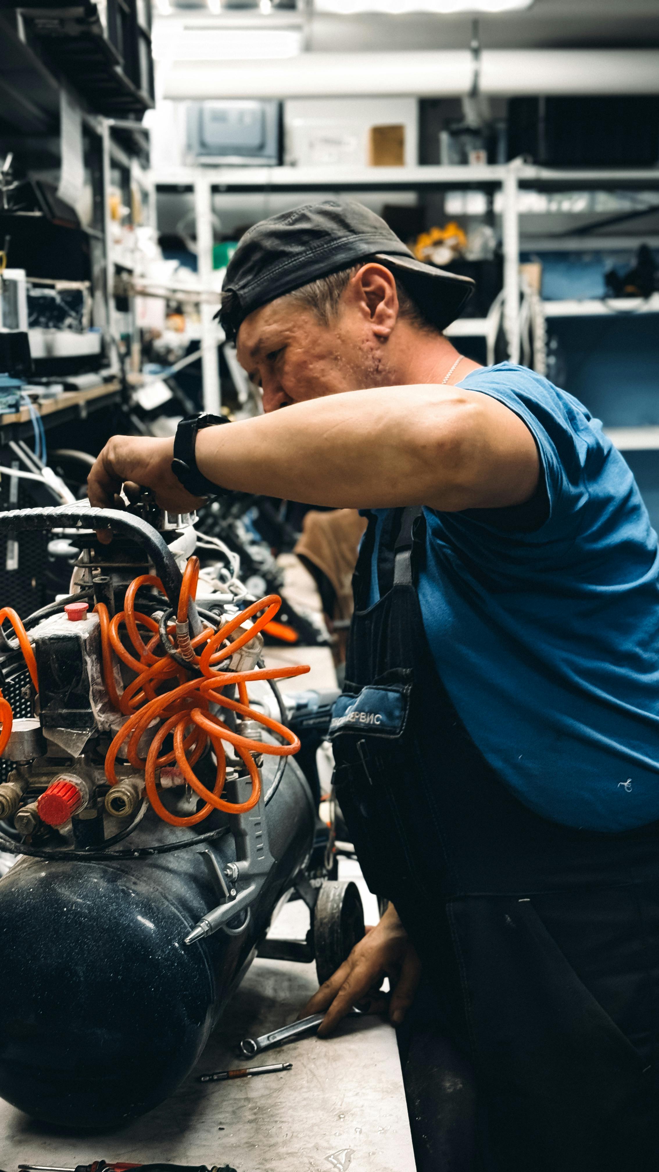 Lucky Heavy Diesel mobile fleet service truck fully equipped for 24/7 emergency roadside mechanical and heavy machinery breakdown repairs in Hamilton Waikato region